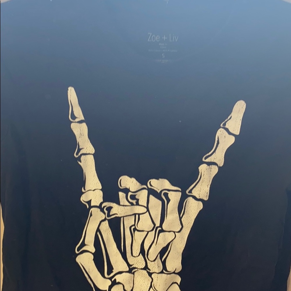 Skull hand shirt - Picture 2 of 2
